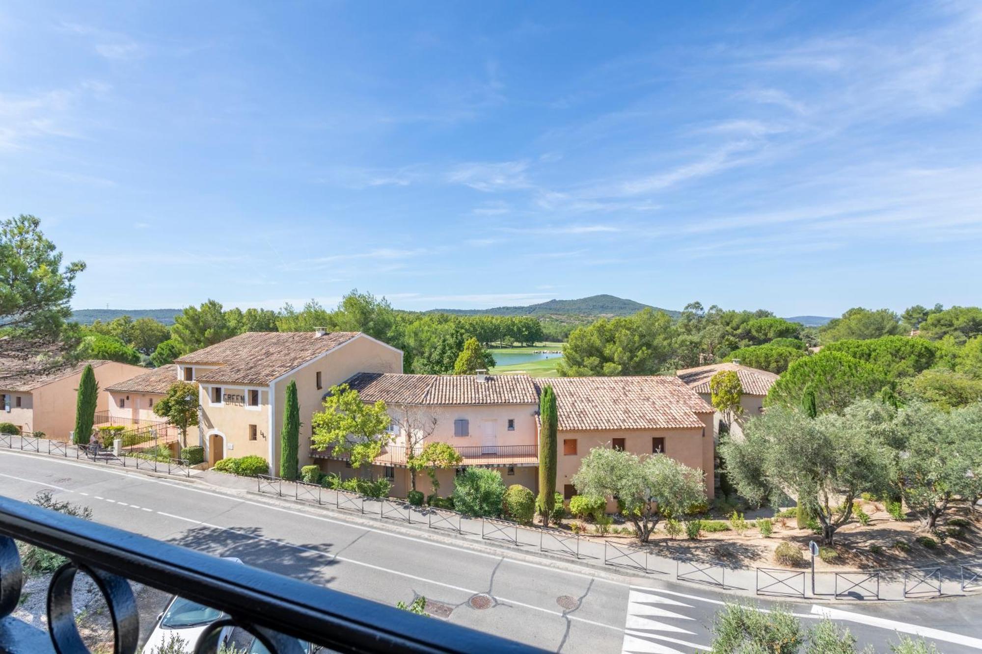 Village Pierre & Vacances Pont Royal En Provence Mallemort Exteriör bild